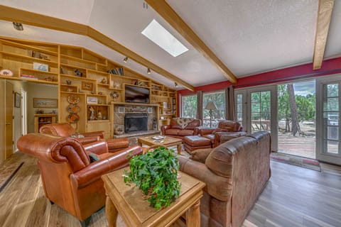 Hot Tub, Deck & Fireplace at Rustic Alto Cabin! House in Alto