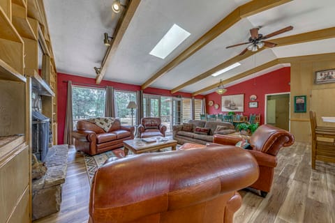 Hot Tub, Deck & Fireplace at Rustic Alto Cabin! House in Alto