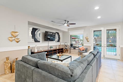 Pool, Spa & Cart! Golfer's Paradise in Sun City House in Sun City Grand