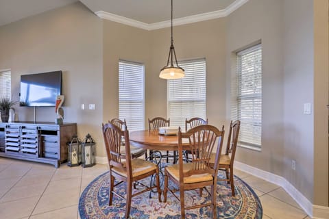 Waterfront Gem w/ Pool & Dock in Apollo Beach House in Apollo Beach