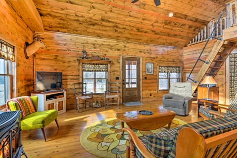 Greenfield Cabin w/ Screened-In Porch & Fire Pit! House in Ozark Mountains