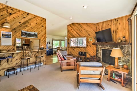 1 Mi to Peak 7: Home w/ Hot Tub in Breckenridge! House in Breckenridge