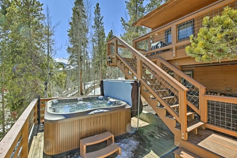 1 Mi to Peak 7: Home w/ Hot Tub in Breckenridge! House in Breckenridge