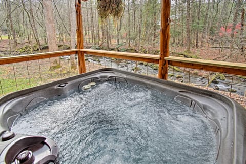 Creekside Cabin w/ Hot Tub in Gatlinburg! House in Sevier County