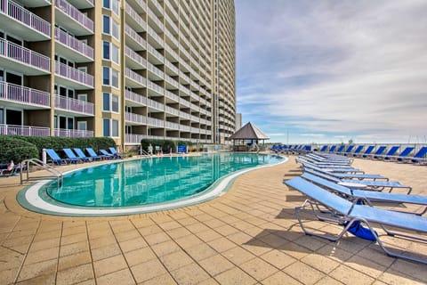 Oceanfront PCB Condo w/ Balcony & Pool Access! Apartment in Panama City Beach