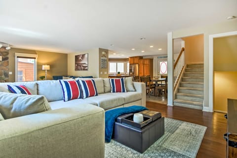 Walk to Lake Michigan: Spacious Mears Home! House in Wisconsin