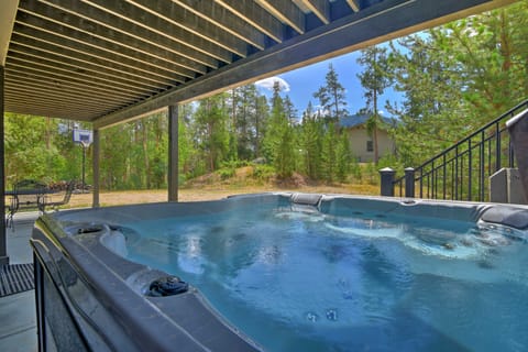 Luxurious Grand Lake Vacation Rental w/ Hot Tub! House in Grand Lake