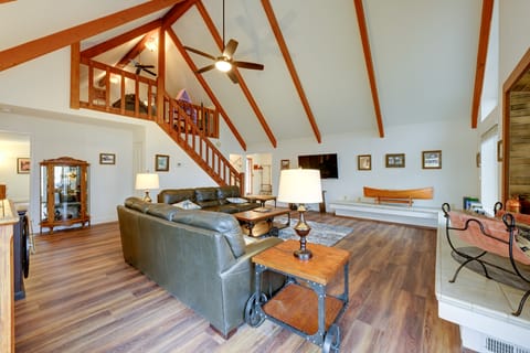 7 Mi to Bass Lake! Spacious 'Mudge Ranch Retreat' House in Sierra Nevada