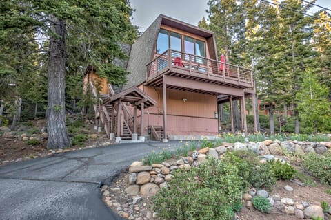 10 Mi to Skiing: Tahoe City A-Frame Home House in Dollar Point