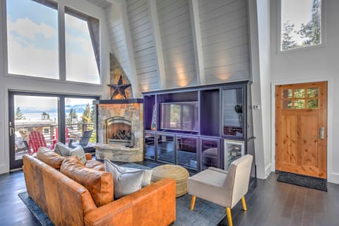 10 Mi to Skiing: Tahoe City A-Frame Home House in Dollar Point