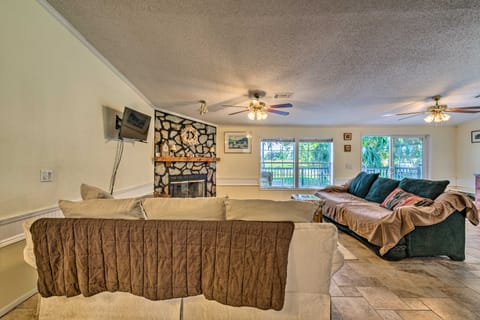 Family-Friendly Home w/ Deck by Rainbow Springs! House in Florida