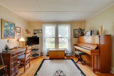 Waterfront Schroon Lake Home w/ Boat Dock! House in Schroon Lake