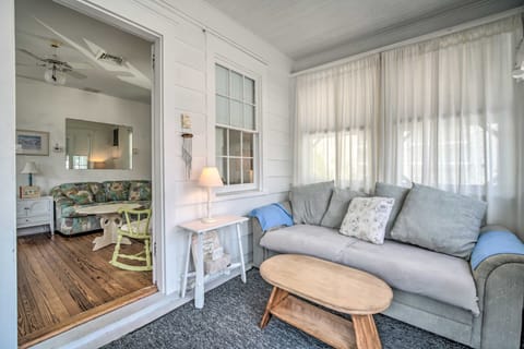 Darling Ocean City Cottage, 2 Blocks to Beach! Cottage in Ocean City