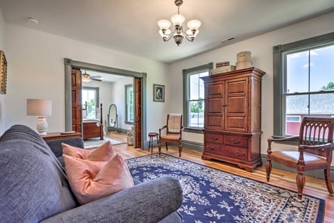 ‘The Ruebling House’ Cozy Defiance Apartment! Apartment in Ozark Mountains