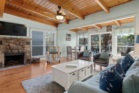 Lakefront Home w/ Dock: 10 Mi to Central Ave! House in Garland County