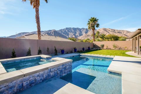 Near Downtown: Palm Springs Home w/ Mountain Views House in Palm Springs