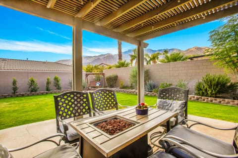 Near Downtown: Palm Springs Home w/ Mountain Views House in Palm Springs