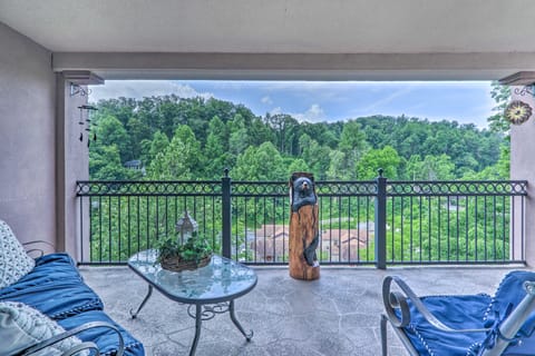 'Bootleggers Hideaway' in Downtown Gatlinburg! Apartment in Gatlinburg