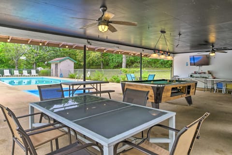 Relaxing Lakeview Retreat in Reeds Spring w/ Deck House in Table Rock Lake