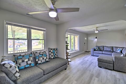 Bluefield Retreat w/ Pool Table: Near Parks! House in West Virginia