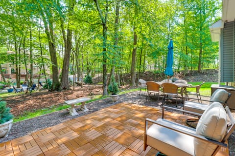 7 Mi to Camelback Mtn: Chic Penn Estates Home House in Stroud Township