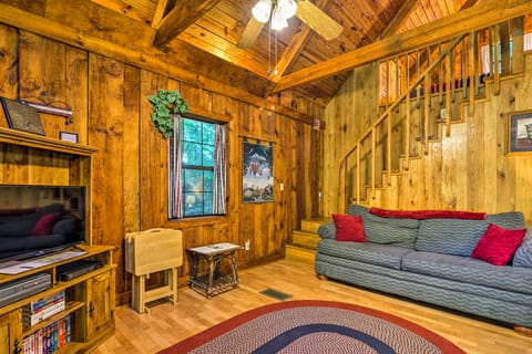 5 Acres, Backyard Creek! Cabin in Tellico Plains House in Tennessee