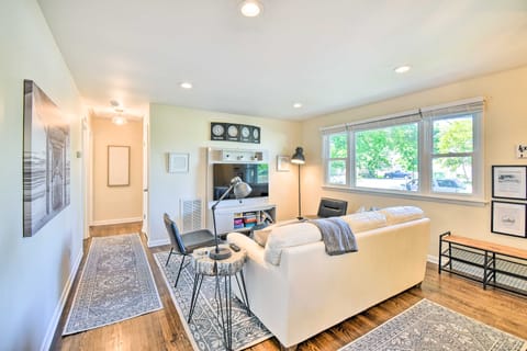 Charming Hampton Home w/ Yard: 2 Mi to Beach! House in Norfolk