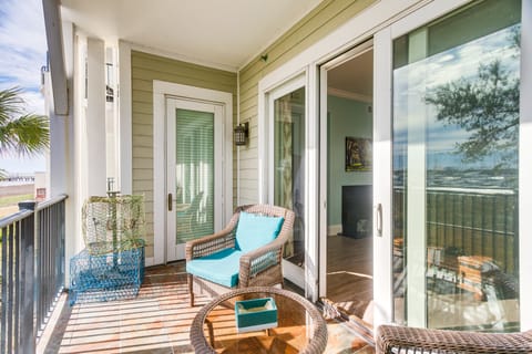 Breezy St Simons Hideaway with Waterfront Views! Apartment in Saint Simons Island