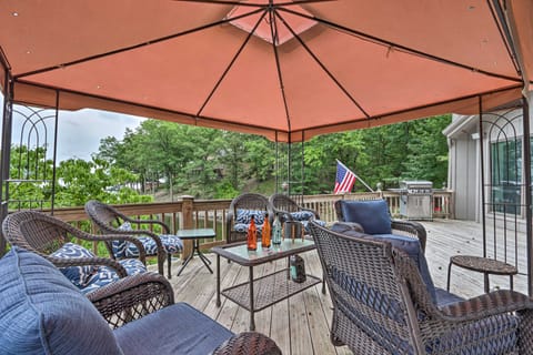 Lakefront Haven: Family-Friendly Sunrise Beach Gem House in Lake of the Ozarks