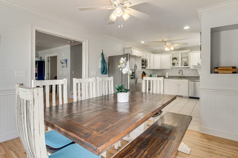 Elegant Tybee Island Townhome, Steps to Beach Apartment in Tybee Island