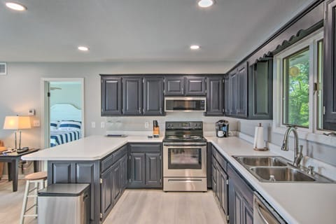 Table Rock Lake Hideaway w/ Deck: Bring Your Boat! House in Roaring River Township