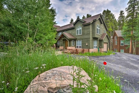 Walk to Ski Shuttle: Spacious Breck Gem w/ Hot Tub Apartment in Breckenridge