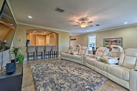 Bright Bayfront Home < 2 Mi to Hernando Beach! House in Hernando Beach