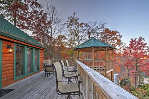 Hot Tub & Mtn Views: Scenic Cabin in Gatlinburg! House in Gatlinburg