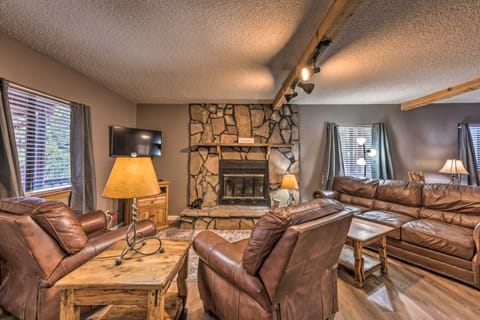 Rustic Ruidoso Cabin w/ Large Deck & Grill! House in Ruidoso