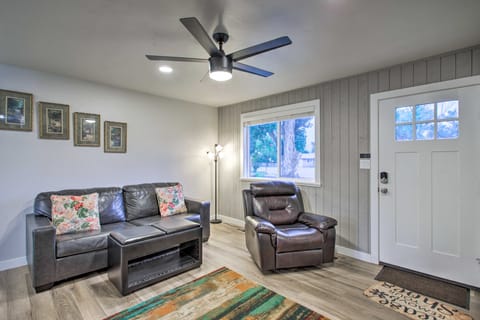 1 Mi to Winery: Clifton Escape w/ Grill & Yard! House in Colorado