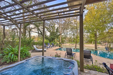 4-Season Boathouse, Hot Tub! Guadalupe River Oasis House in Seguin