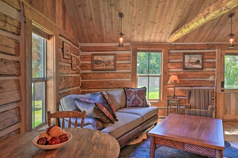 Montana Retreat: Original Hamilton Log Cabin! House in Idaho