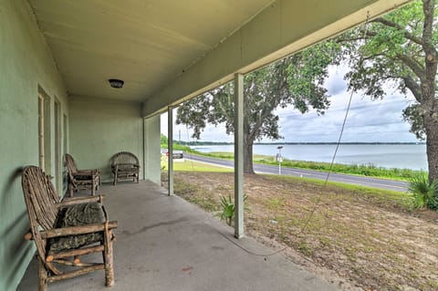 Lake Views & Private Porch: Auburndale Family Home House in Auburndale