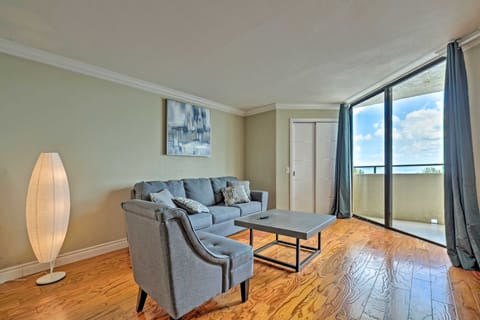 Modern Waterfront Hudson Condo w/ Resort Pool! Apartment in Hudson