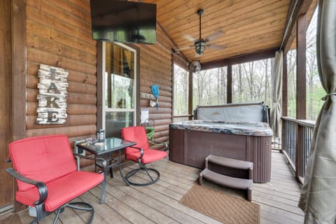 Hot Tub & Fire Pit: Broken Bow Retreat! House in Broken Bow