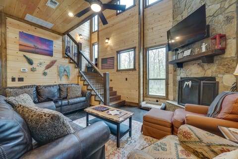 Hot Tub & Fire Pit: Broken Bow Retreat! House in Broken Bow