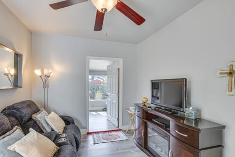 2 Mi to Dtwn Atascadero! Cozy Cottage w/ Yard Cottage in Atascadero