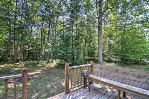 Upscale Family Cottage < 1 Mi to Higgins Lake House in Michigan