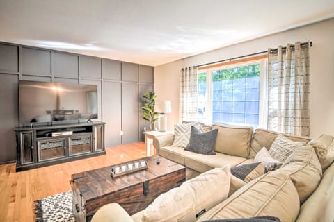 Upscale Family Cottage < 1 Mi to Higgins Lake House in Michigan