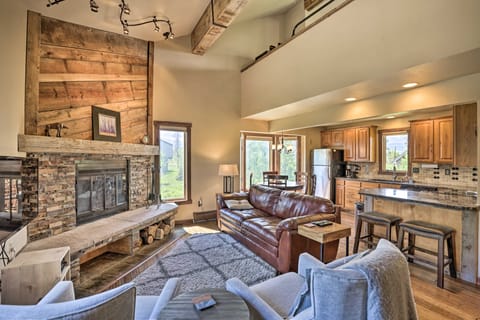 3-Story Home w/ Balcony ~ 6 Mi to Winter Park! Apartment in Fraser