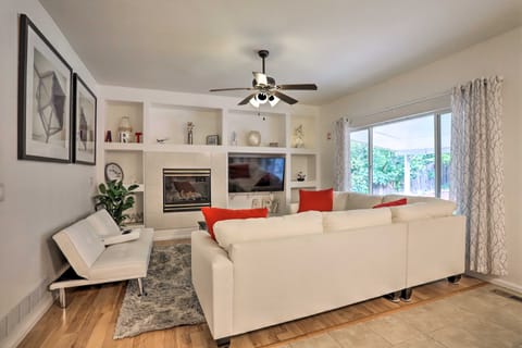 Spacious Thornton Home: 15 Mi to Downtown Denver! House in Northglenn