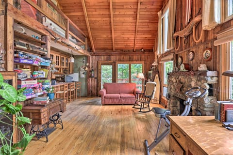 Serene Lodi Escape w/ Deck: Boat, Hike & Sip! House in Seneca Lake