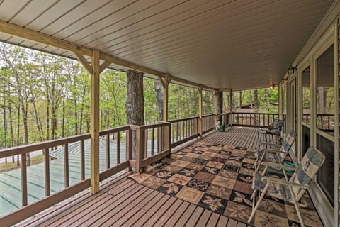 Secluded Edgemont Getaway w/ Huge Outdoor Deck! House in Greers Ferry Lake