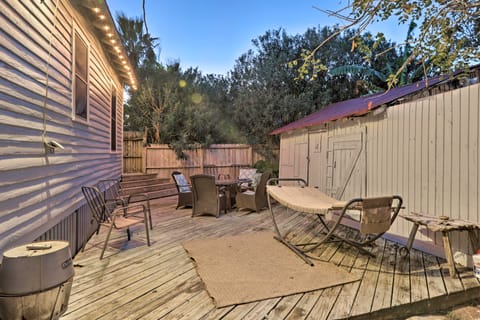 Historic Galveston Home: Walkable Neighborhood! Cottage in Texas City